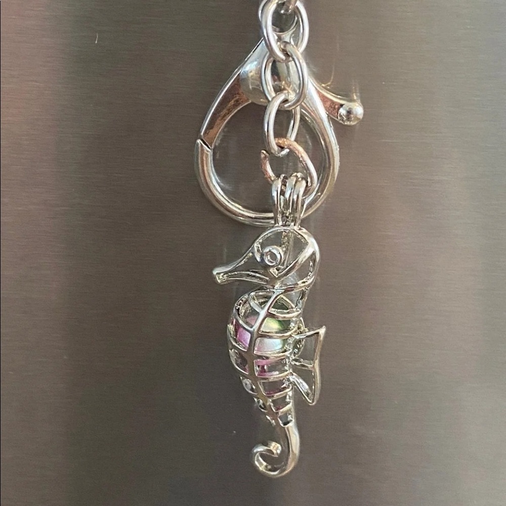 Seahorse pendant keychain